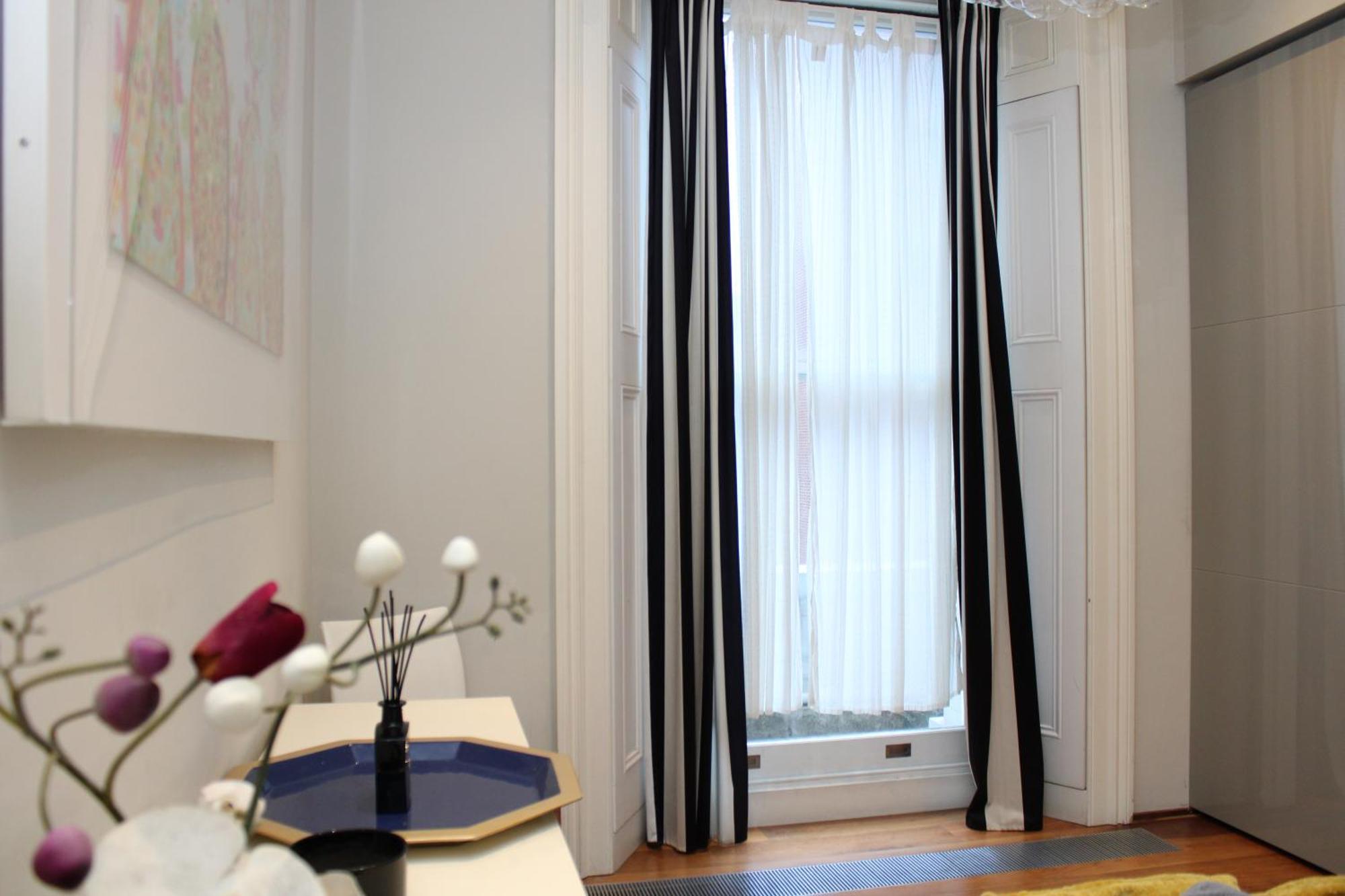 Modernized South Kensington Apartments ロンドン エクステリア 写真